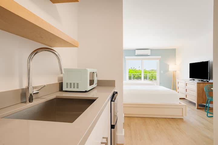 For The Whole Family! 3 Convenient Units, Pool - Islamorada, FL