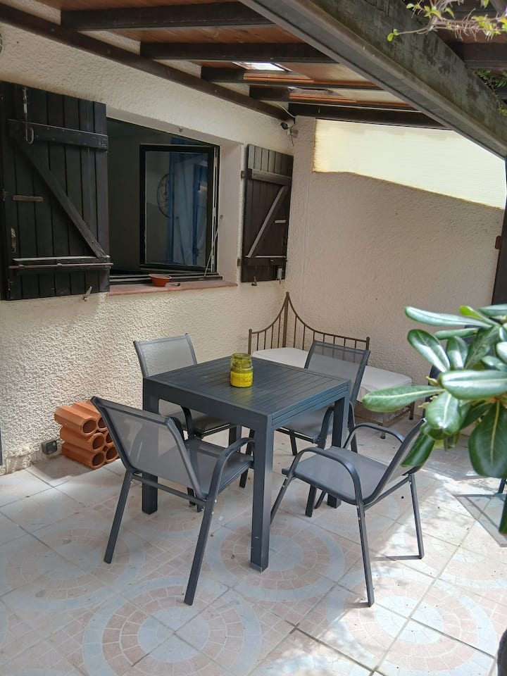 Appart Rez- De Jardin Couvert 300m De La Plage - Le Barcarès