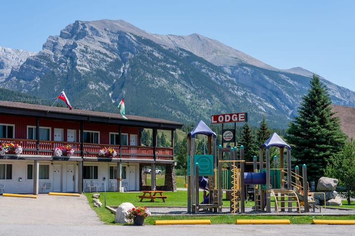 1br Loft Apartment W/ Kitchen | Sauna + Near Banff - Canmore