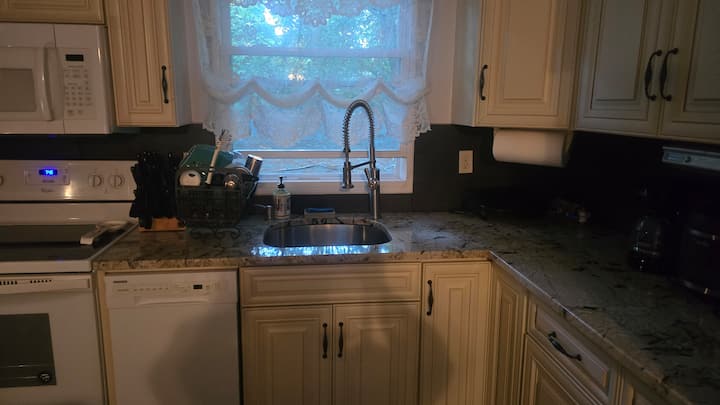 Charming Beach House - Splish Splash Water Park, Calverton
