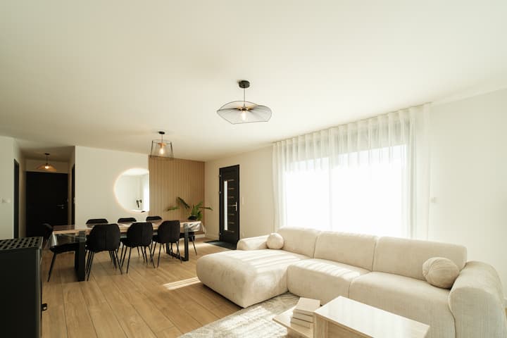 Villa Contemporaine - 4 Chambres - Terrasse - Lons-le-Saunier