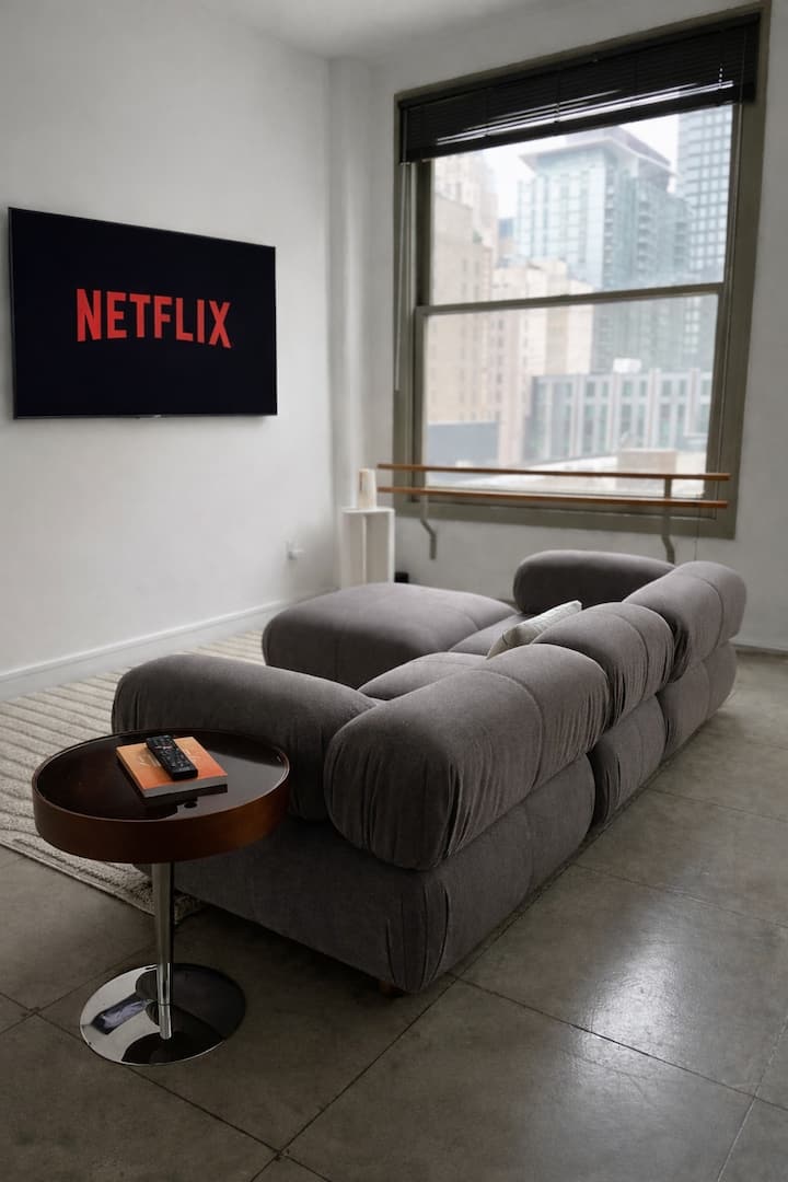 Stylish Dtla Loft With City Views - Los Angeles, CA