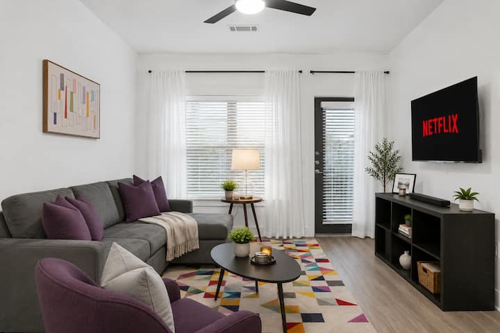 Luxury 2br Frisco Retreat | Pool, Gym & Parking - Frisco, TX