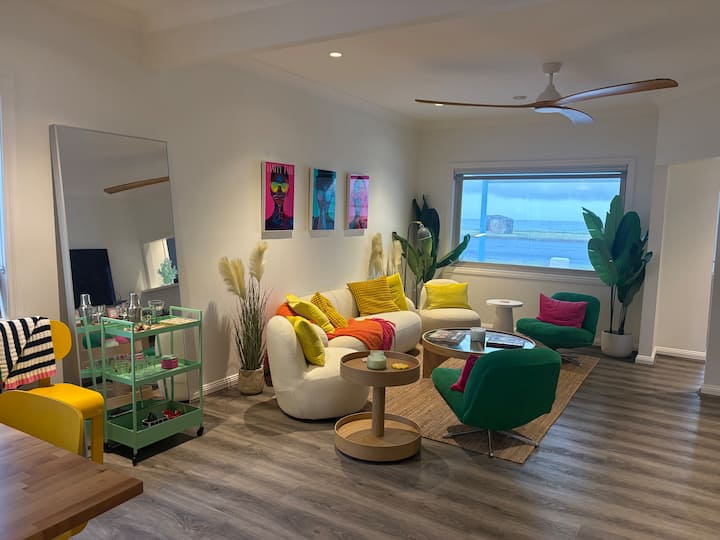 Cool Change Stockton: Oceanfront Iconic 1960s Vibe - Newcastle