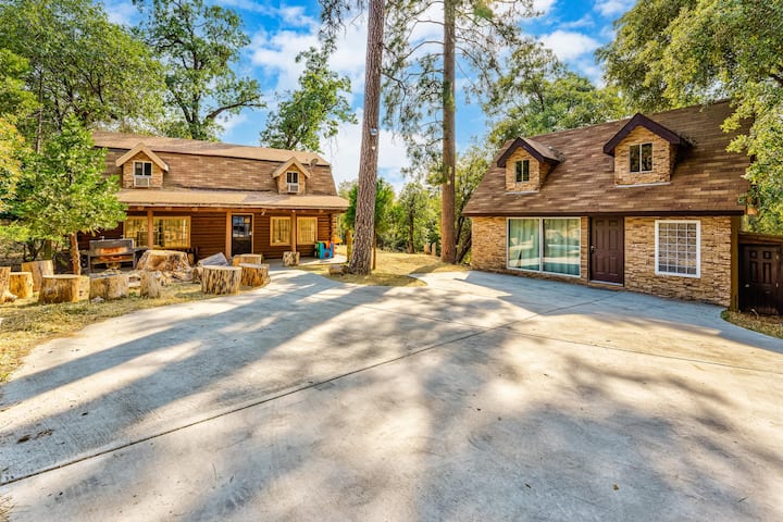 Ponderosa Log House & Cabin - Bass Lake, CA