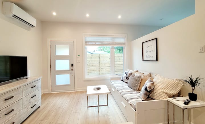Cottage Feel In Downtown Richmond Hill! - Richmond Hill