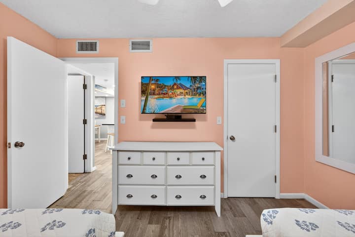 Shtëpi pushimi në Ormond Beach Airbnb buzë oqeanit VRBO me pishinë dhe apartament kondominial