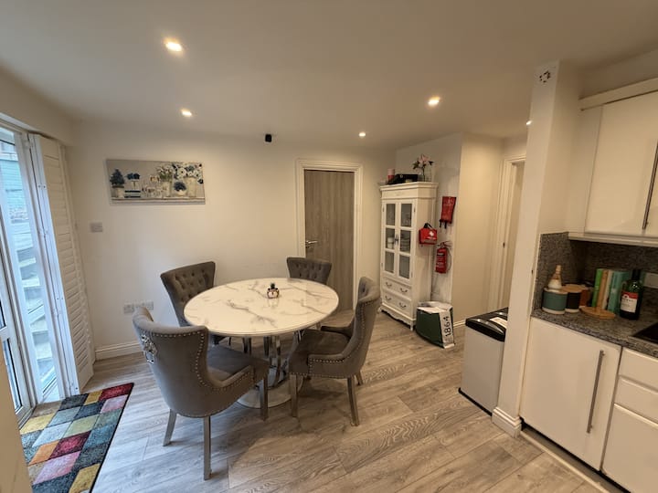 Double Room With Workspace For Business Stays - Marylebone