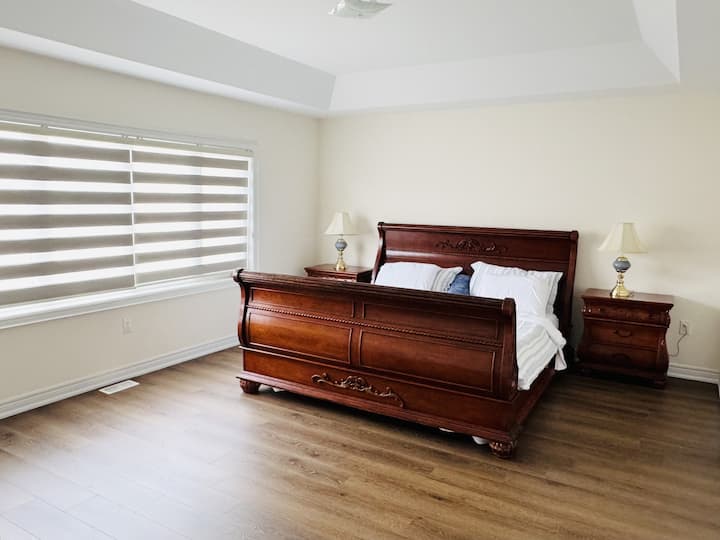 Executive 4br Home | Jacuzzi | Fireplace | Office - Brampton