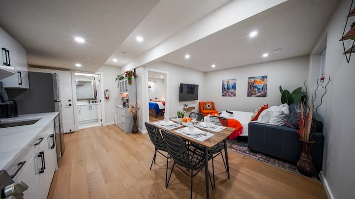 Cozy Private Suite, Parking & Banff Getaway - 알버타