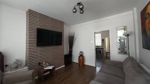 Top performing Airbnb: Anfield Full House 10' min to City Centre in Anfield