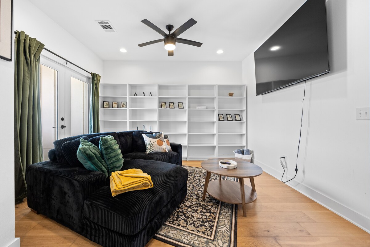 Modern 2BR East Austin Stay | Mueller & Downtown