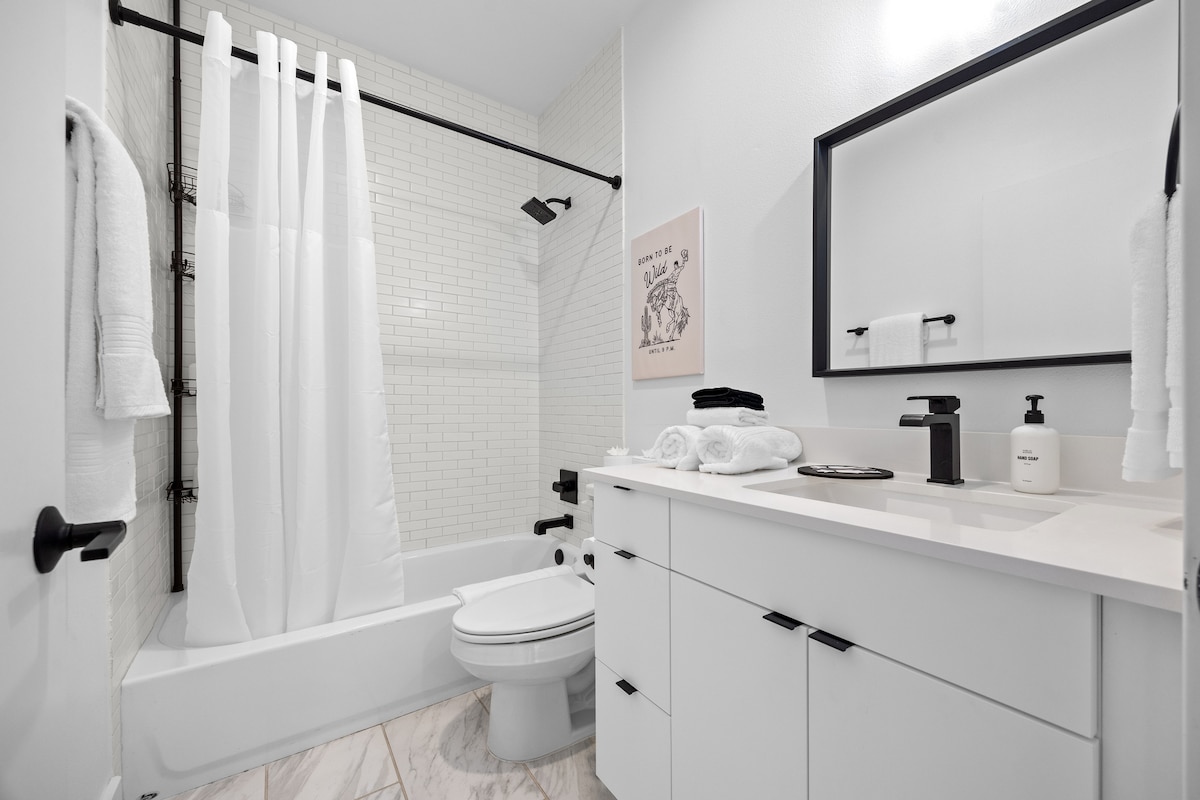 Modern 2BR East Austin Stay | Mueller & Downtown
