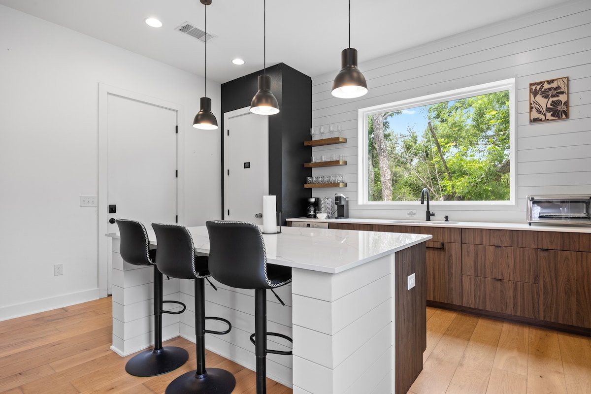 Modern 2BR East Austin Stay | Mueller & Downtown