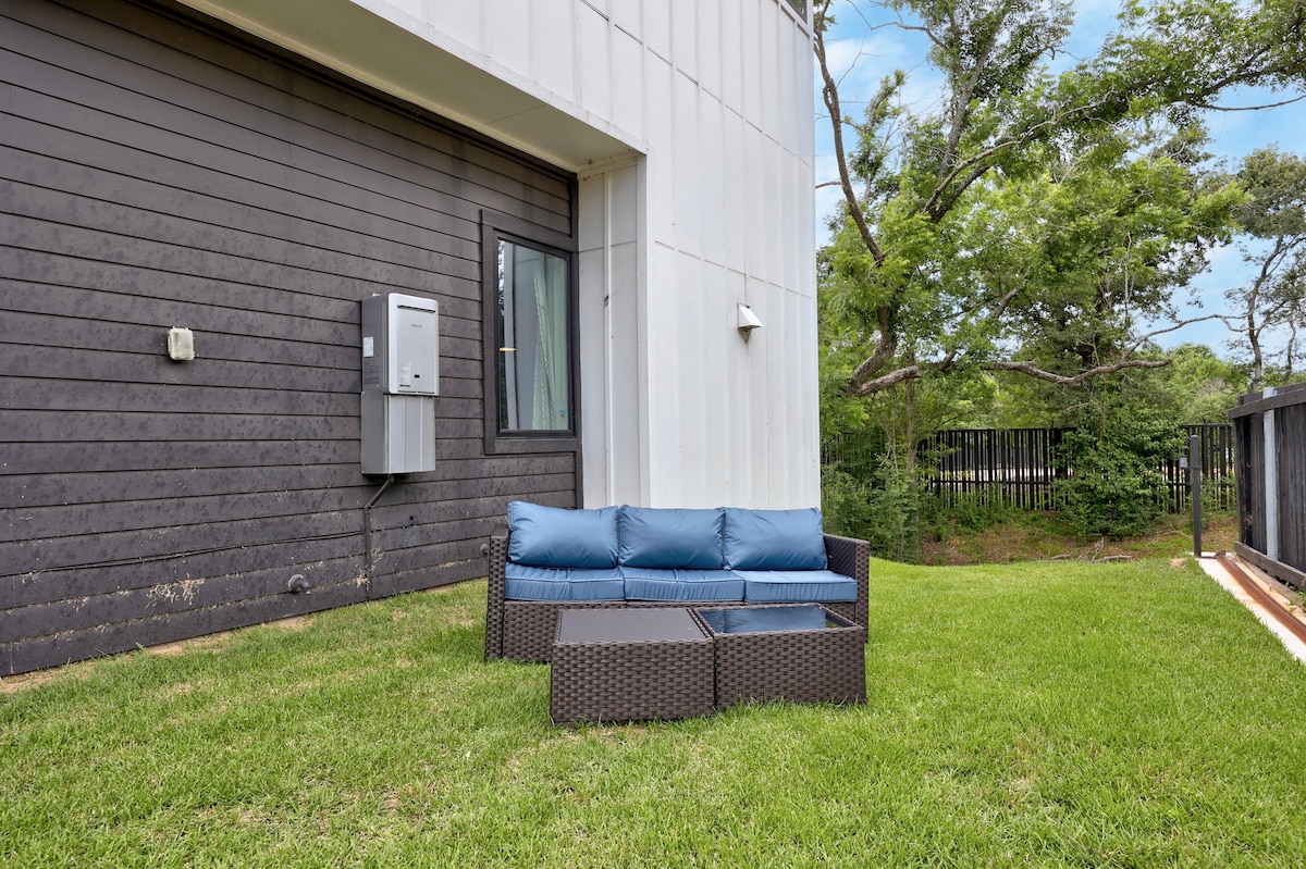 Modern 2BR East Austin Stay | Mueller & Downtown