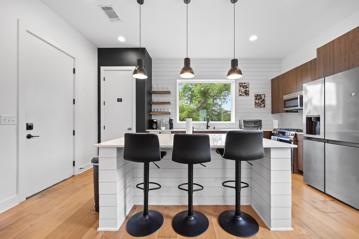 Modern 2BR East Austin Stay | Mueller & Downtown