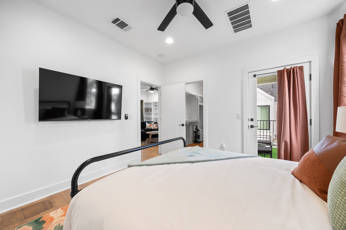 Modern 2BR East Austin Stay | Mueller & Downtown