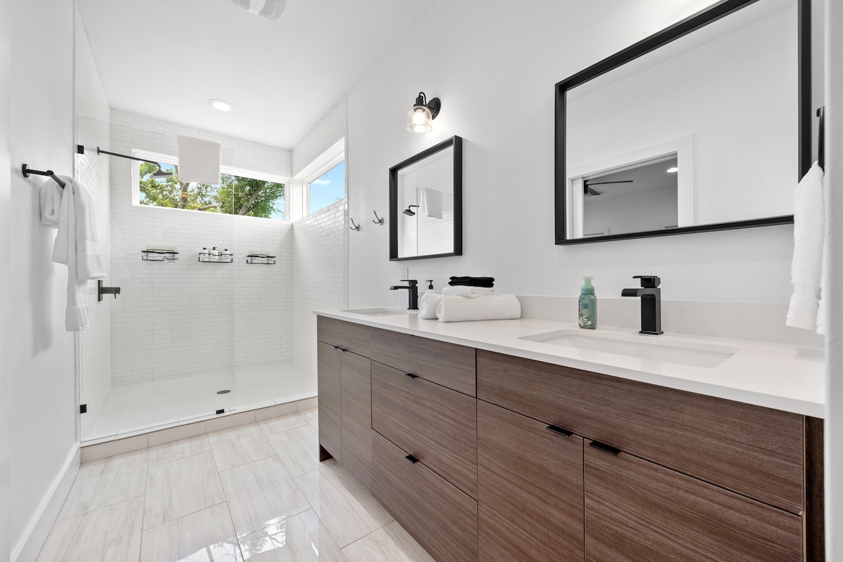Modern 2BR East Austin Stay | Mueller & Downtown