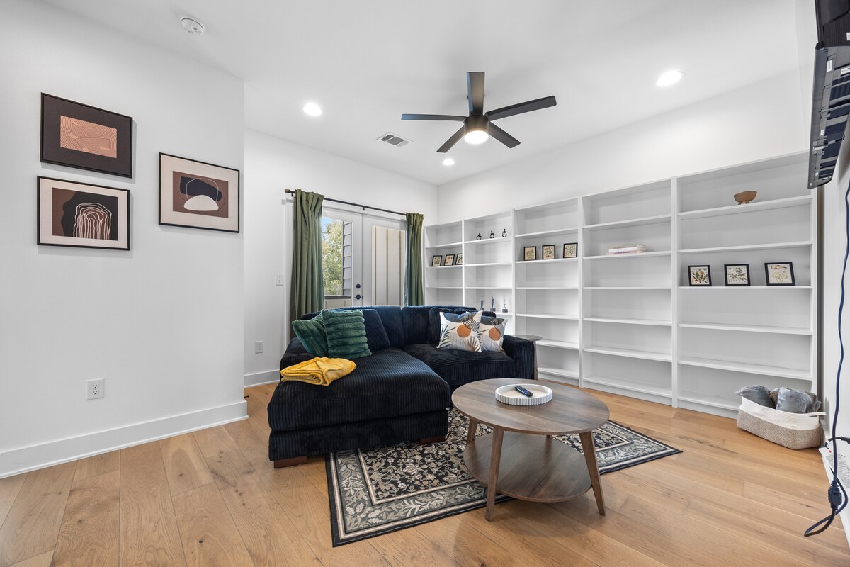 Modern 2BR East Austin Stay | Mueller & Downtown