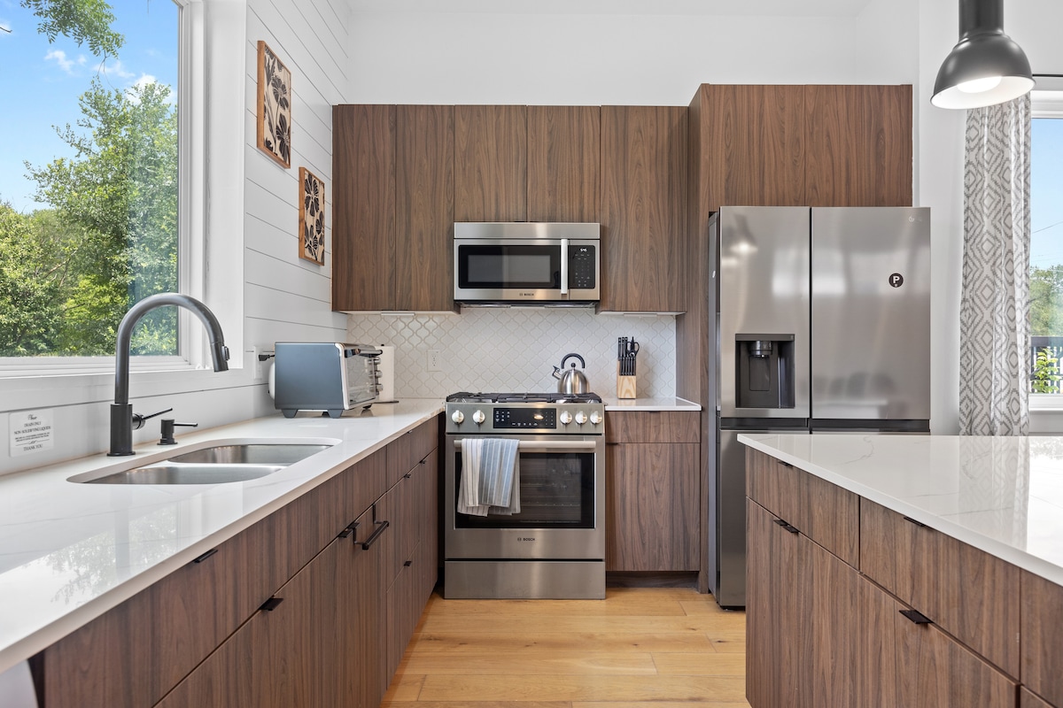 Modern 2BR East Austin Stay | Mueller & Downtown