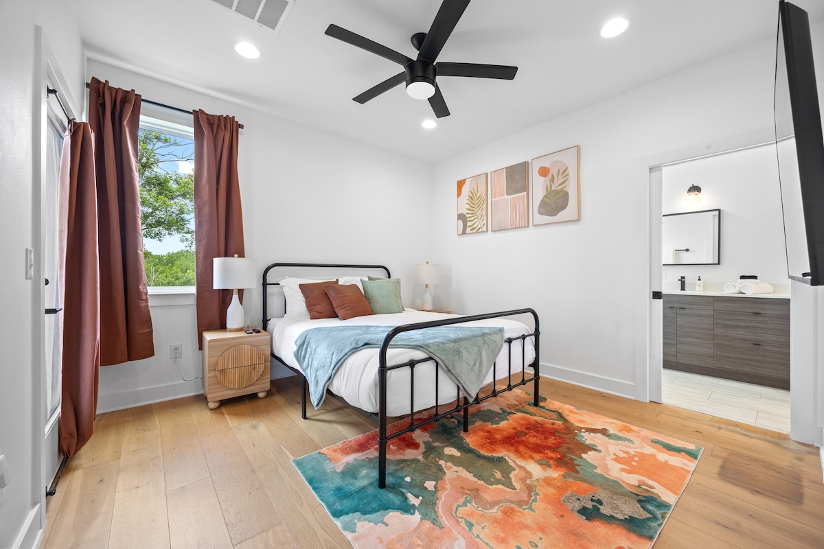 Modern 2BR East Austin Stay | Mueller & Downtown