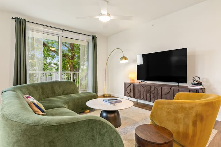 South Lamar Stay W/ Pool + Terrace | The Code - Austin, TX