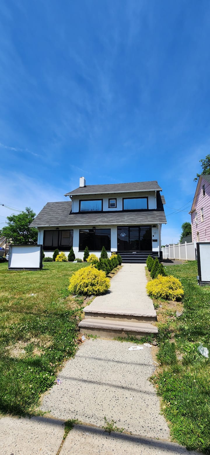 2br, Sleeps 8 Freeparking
Near Ewr, Nyc, Metlife - Newark
