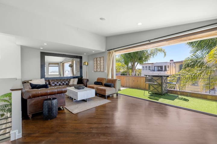 3 Story Beach Home | Ocean Views I Parking - Manhattan Beach, CA