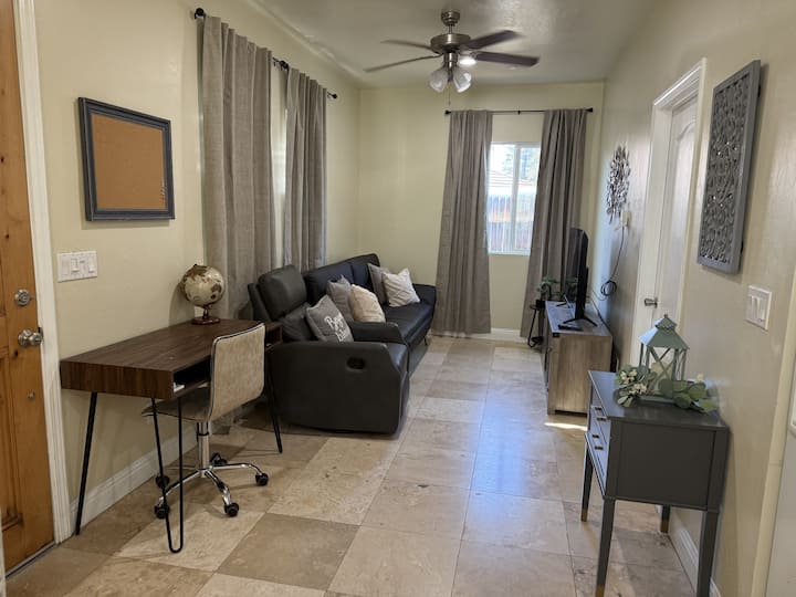 Modern Casita Getaway - Bakersfield, CA