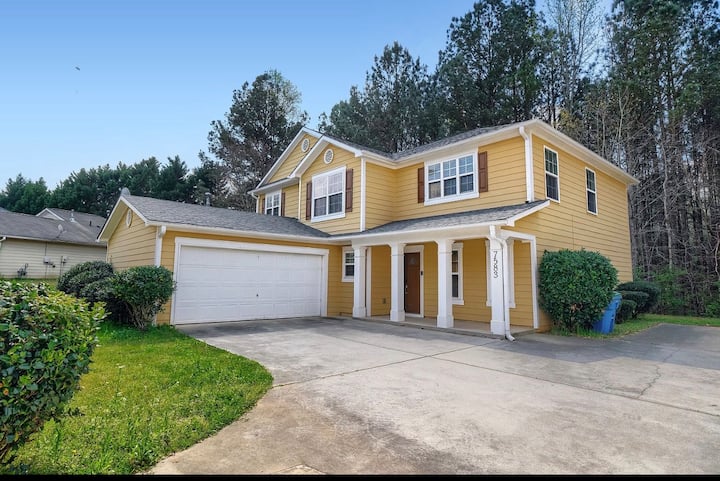 Well-furnished 3br Home, 18 Mins To Airport. - Union City, GA