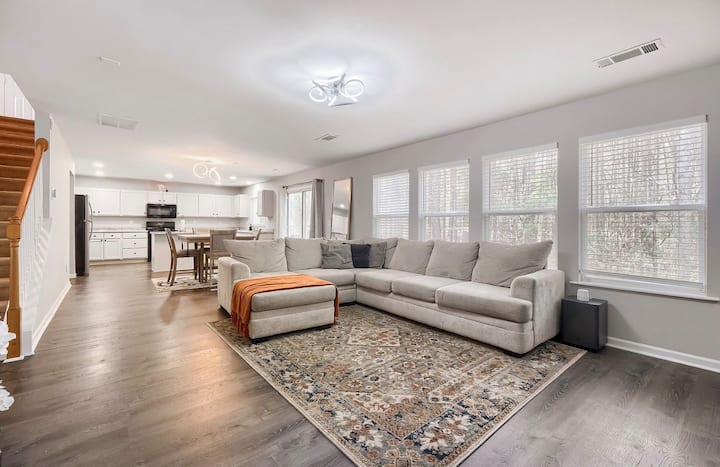 Well-furnished 3br Home, 18 Mins To Airport. - Fairburn, GA