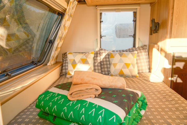 Double Room Caravan Retreat With Lake View - Wanaka