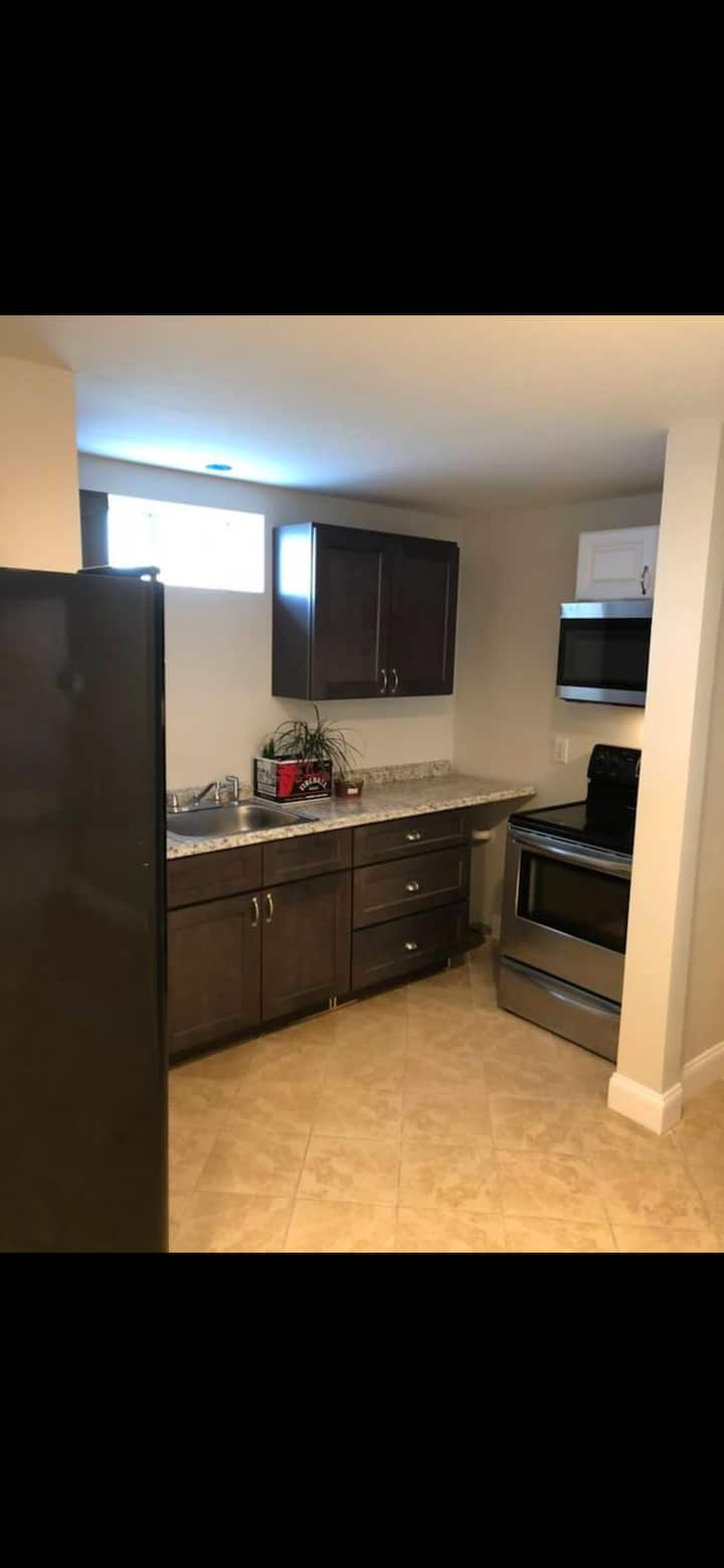 Elegant 1 Bedroom Studio Unit Fully Furnished - Tiverton, RI