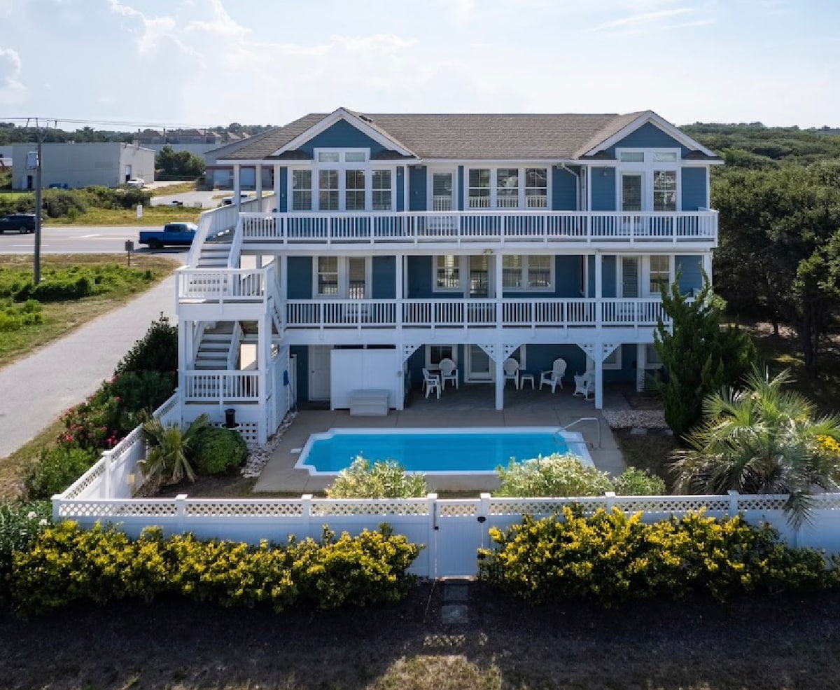 Ocean Views, Pool, Walk to Beach!