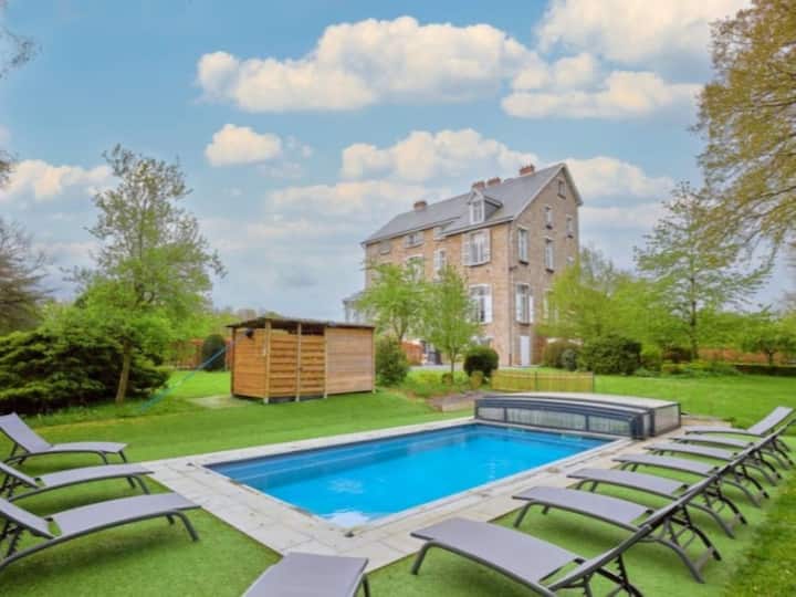 Superbe Château Avec Piscine Extérieure - Rochefort