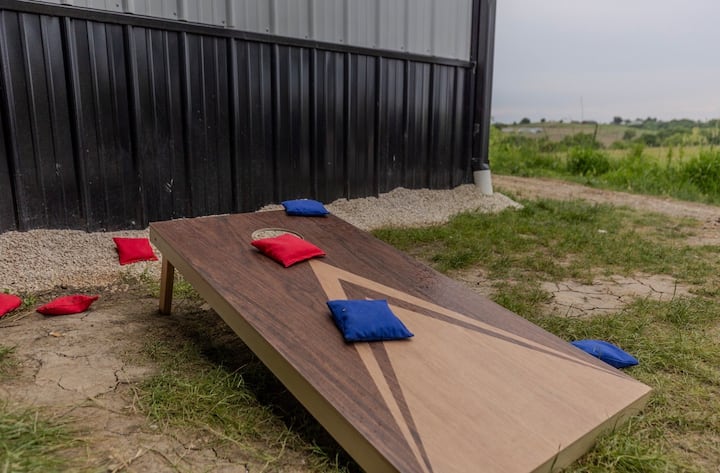 CORTIS エアビーアンドビー airbnb トレカセット 6枚 Wild Warehouse in the Cornfields w/ a Party Pool! - Barns for Rent