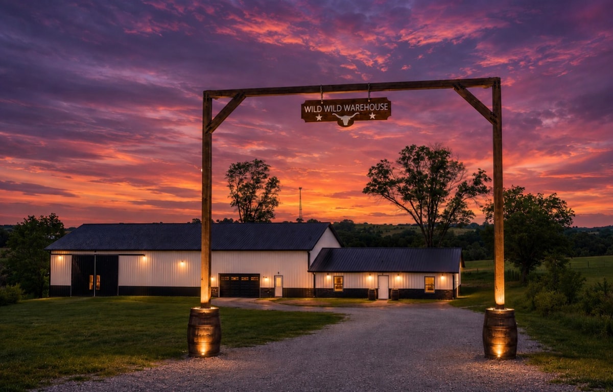 Wild Warehouse in the Cornfields w/ a Party Pool! - Barns for Rent