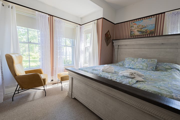 The Villa Callo Inn - The Captain's Suite - Harwich, MA