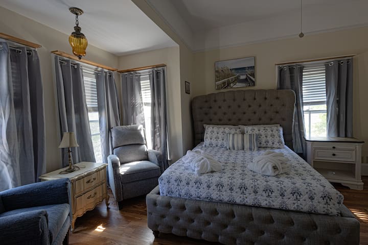 The Bayberry Room - Harwich, MA