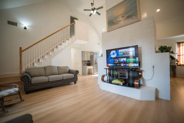 A Quiet Lakefront Retreat For Relaxed Getaways - Little Elm, TX