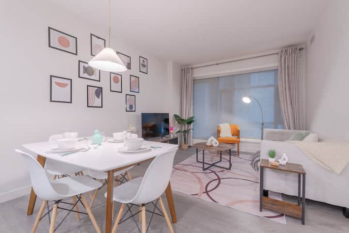 Condo W Parking Near Stampede | Long Stays Welcome - Calgary