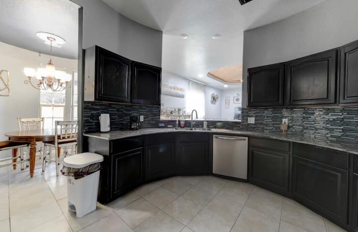 Custom Hidden Gem 6bd 2.5ba, Minutes From Lake - Harker Heights, TX