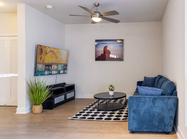 Modern Noho Retreat Near Universal Studios 1bd - Burbank, CA