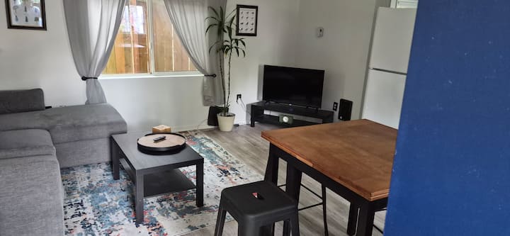Charming & Private Detached Cottage With Backyard - Tukwila, WA