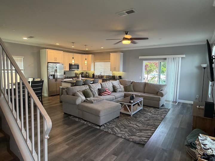 Imperial Beach 4br 5 Min Drive To Beach - Imperial Beach, CA