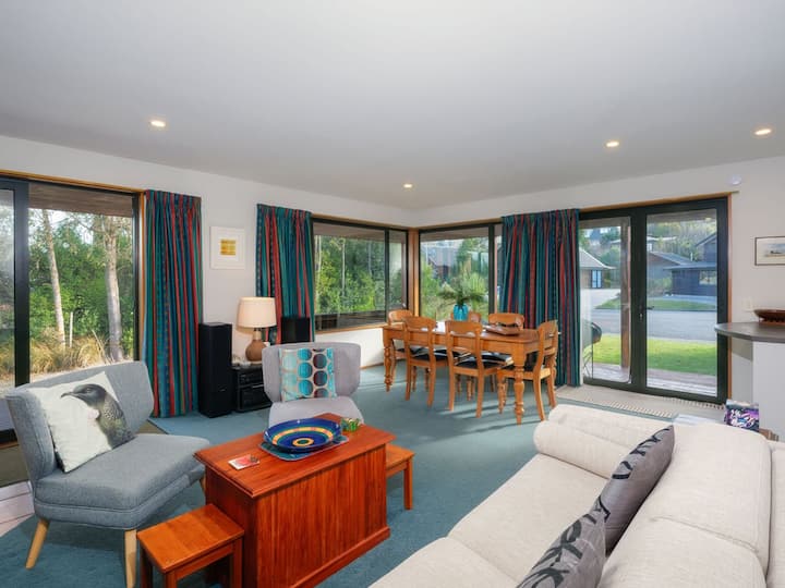 Alpine Retreat On Caverhill | 4 Bed | Walk To Town - Hanmer Springs