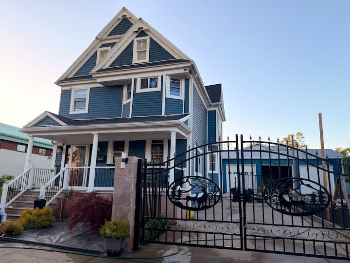 Spacious 6br Entire House-downtown & Niagara Falls - Buffalo, NY