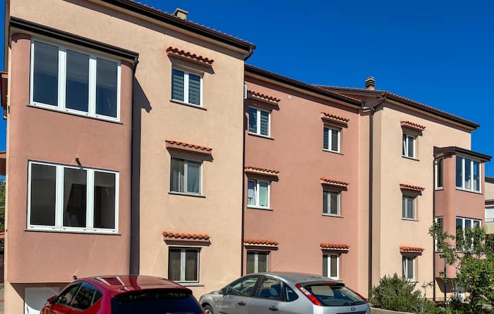 2 Bedroom Amazing Apartment In Viskovo - Rijeka