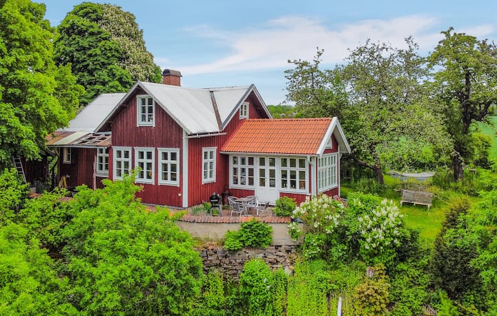 2 Bedroom Pet Friendly Home In Källby - Götene