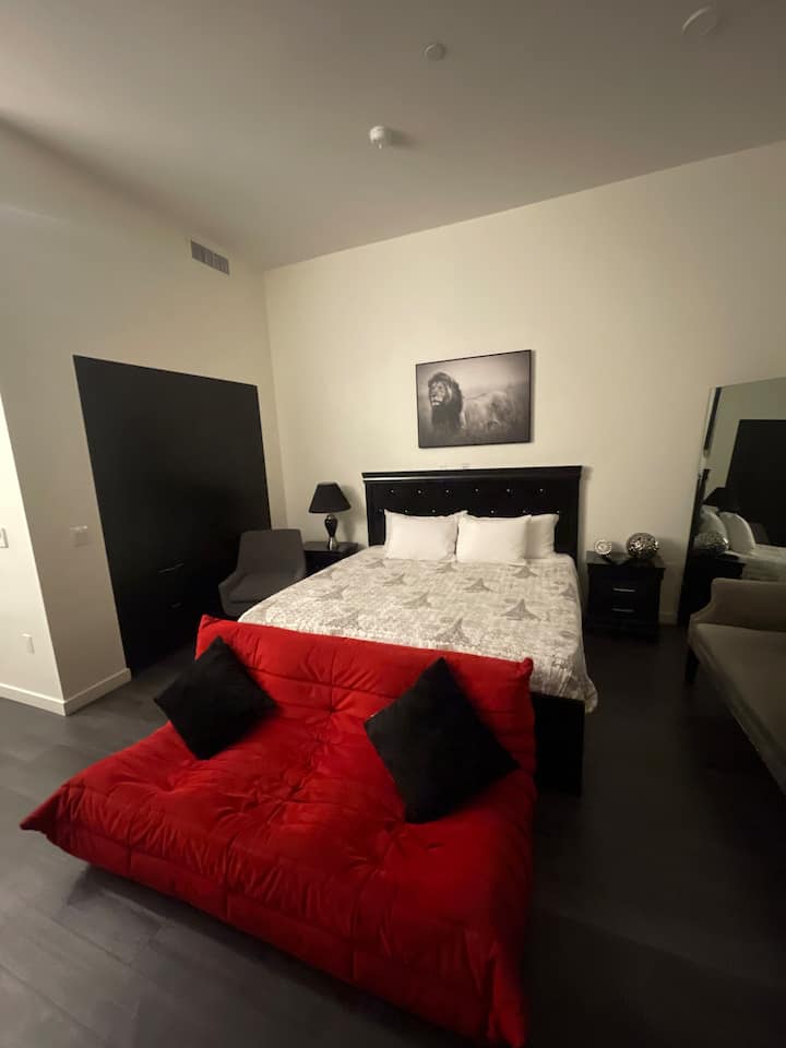Stylish Hollywood Studio - Los Ángeles, CA